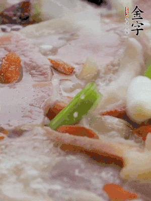 最后下枸杞、蒜白。